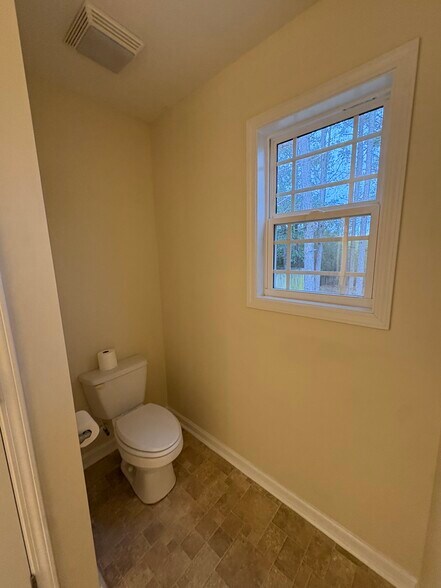 Primary Room Bath - 472 Jester Street