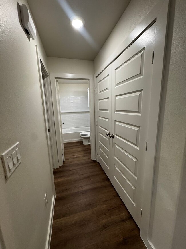 Building Photo - Located in Homestead!!! Newer Fabulous 3/2/1 CISD