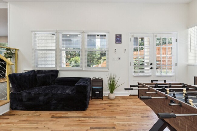 Building Photo - Fully Furnished: Beautiful 4-Bedroom Home ...