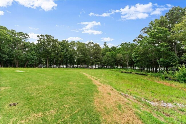 Building Photo - 151 S Pointe Dr