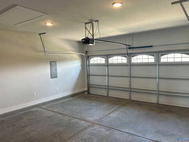 Building Photo - 284 Susan Lynn Dr