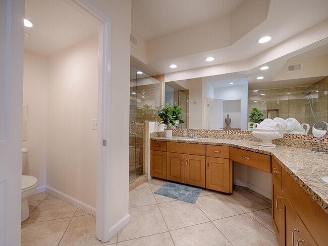Building Photo - 127 Villa Ct