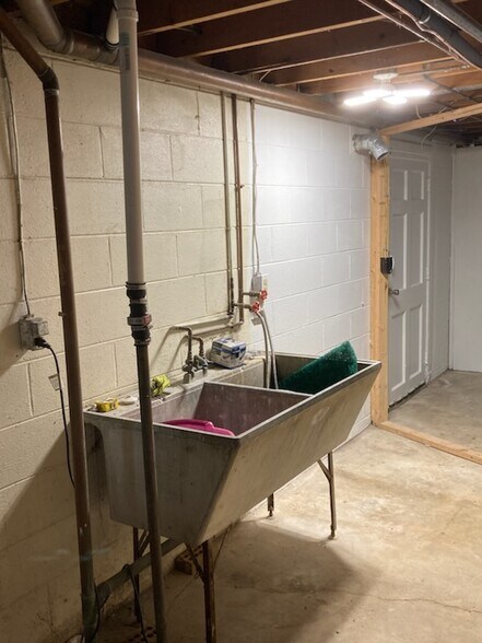 Basement laundry space - 7615 Barret Rd