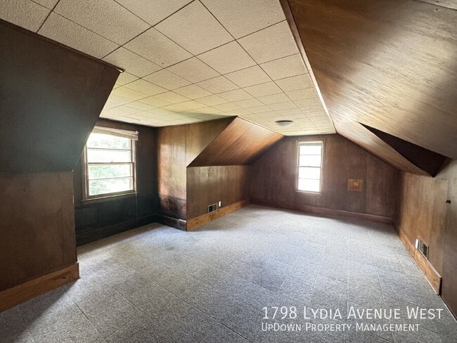 Building Photo - 1798 Lydia Ave W