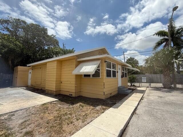 Building Photo - 400 Metcalf Ct