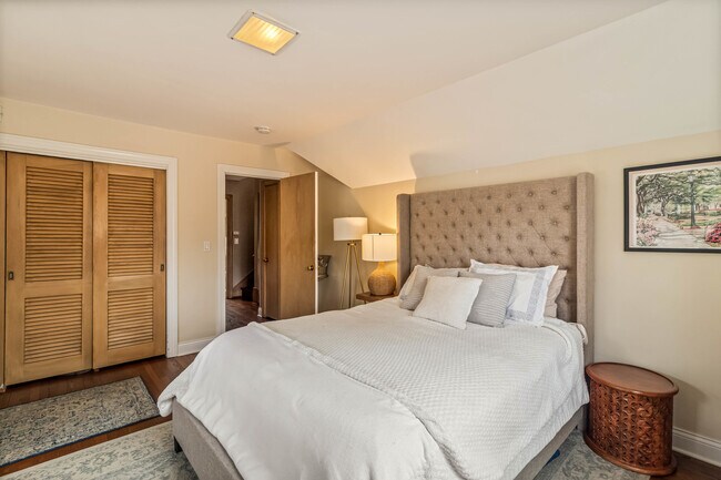 Building Photo - 1345 Lincoln Ave S