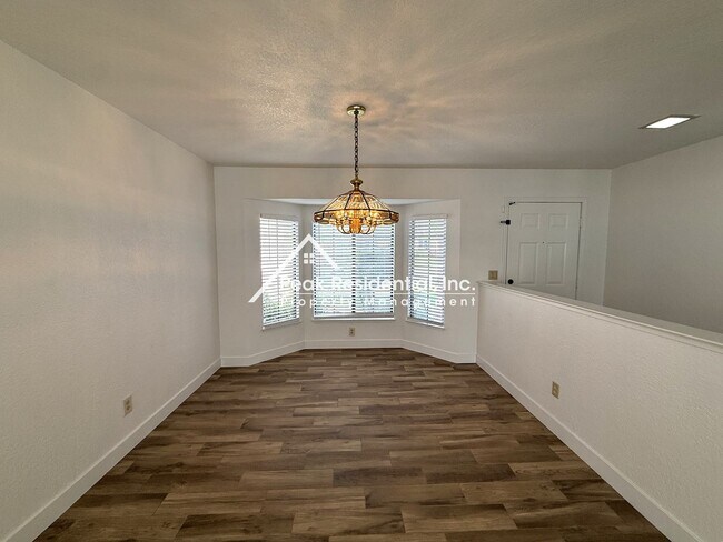 Building Photo - Wonderful Orangevale 4bd/2ba Home with 2 Car Garage!