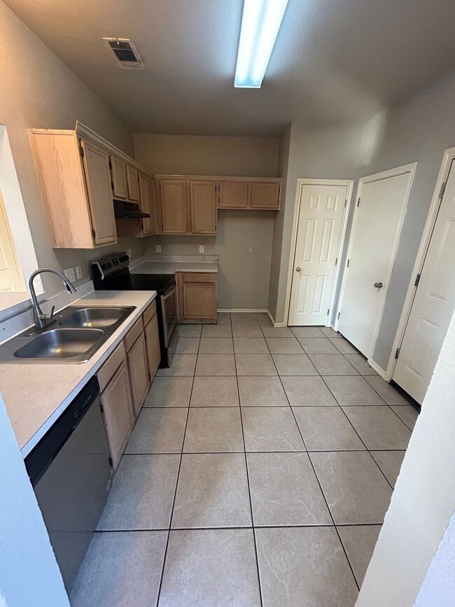 Building Photo - 4420 St Francis Ave