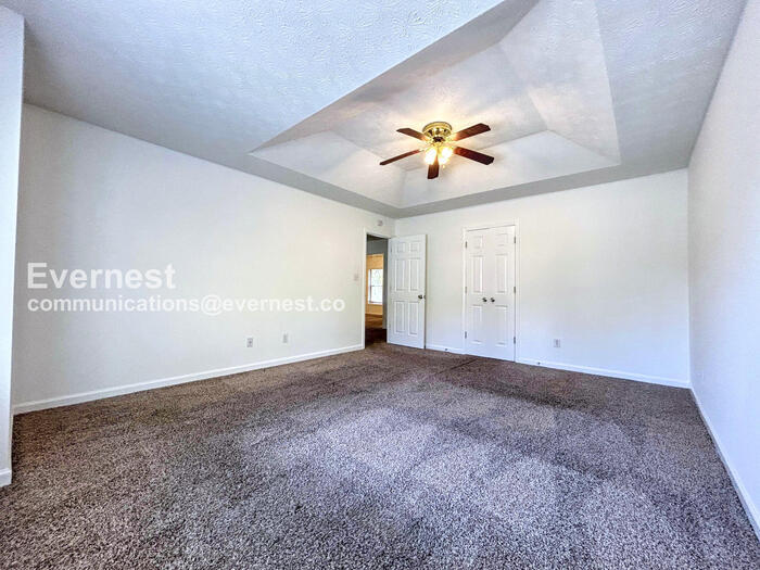 Building Photo - 218 Copperbend Dr SE