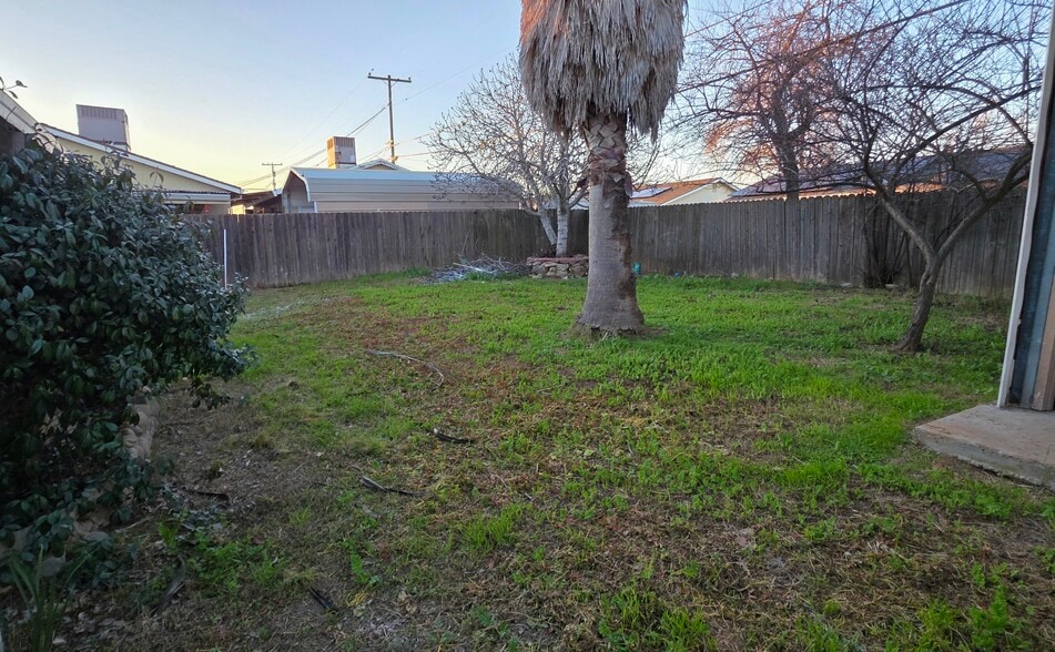 Building Photo - 1551 Hickory Ln