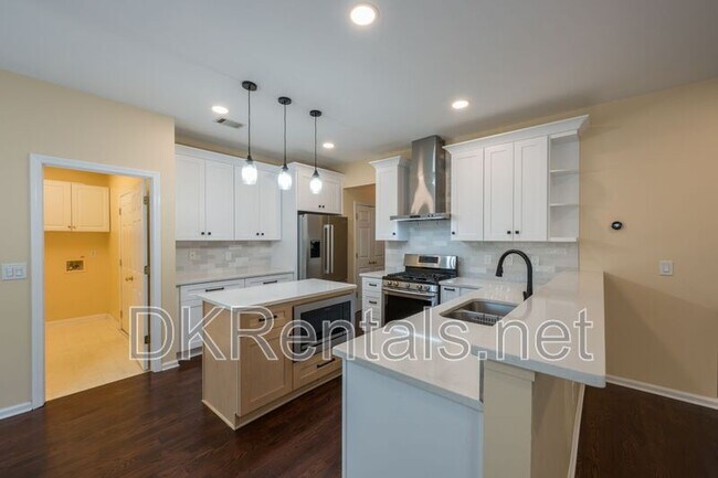Building Photo - 2433 Gablewood Dr NE