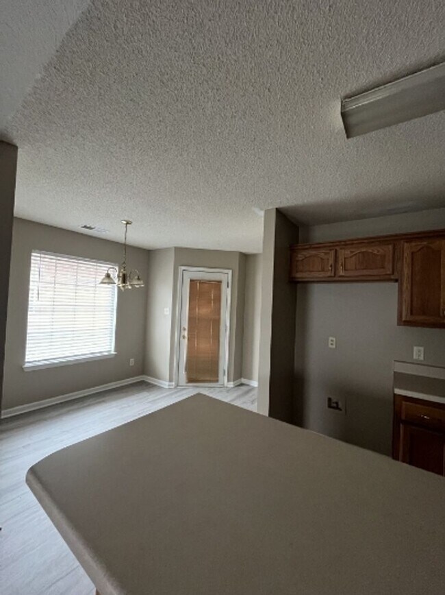 Building Photo - Charming 3-Bedroom Home in Memphis – Styli...