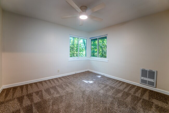 Building Photo - 503 Clement Rd
