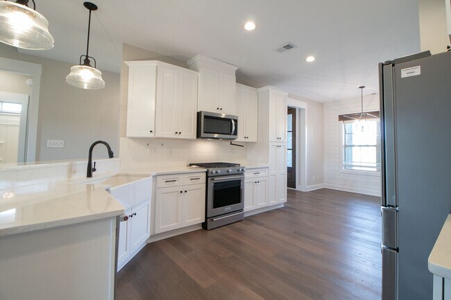 Building Photo - 1441 Hereford Blvd