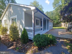 Building Photo - 624 Arleigh Rd