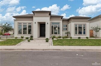 Building Photo - 17 Viola St