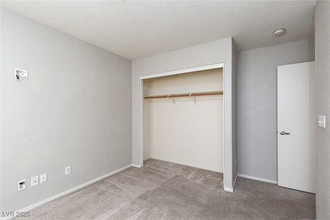 Building Photo - 533 Trocadero St