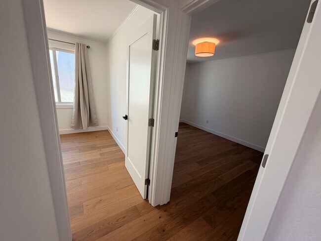 Building Photo - Spacious 4 Bedroom/2Bathroom Home in South San Francisco!
