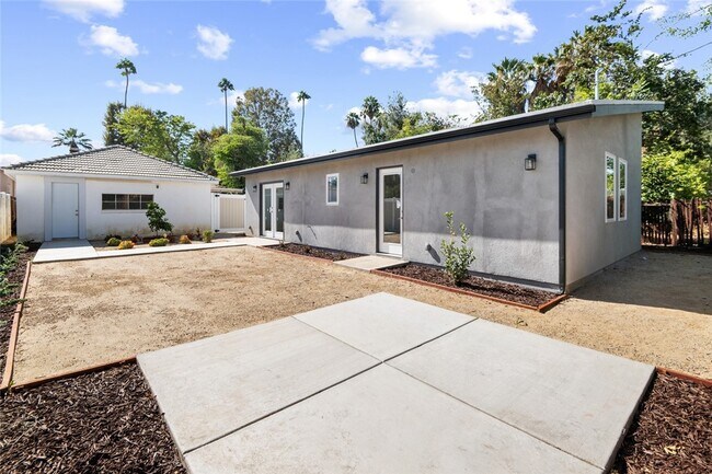 Building Photo - 6652 Palm Ave