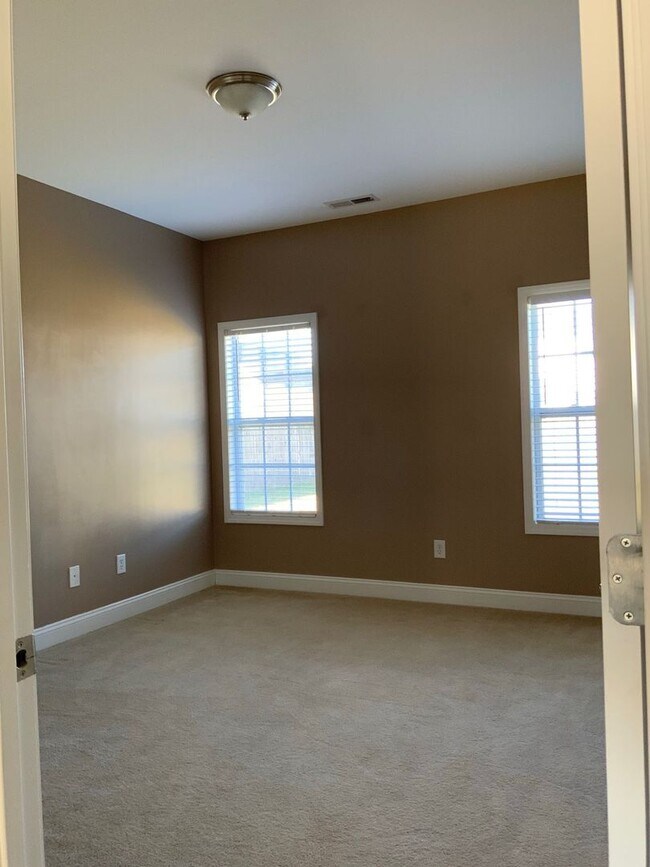 Building Photo - 223 Emerald Ridge Rd