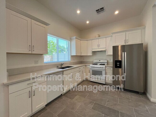 Building Photo - 12680 Bradley Ave