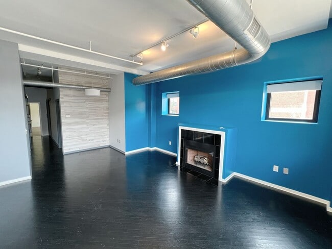 Building Photo - Modern 2-Bedroom Downtown KC Condo with Pa...