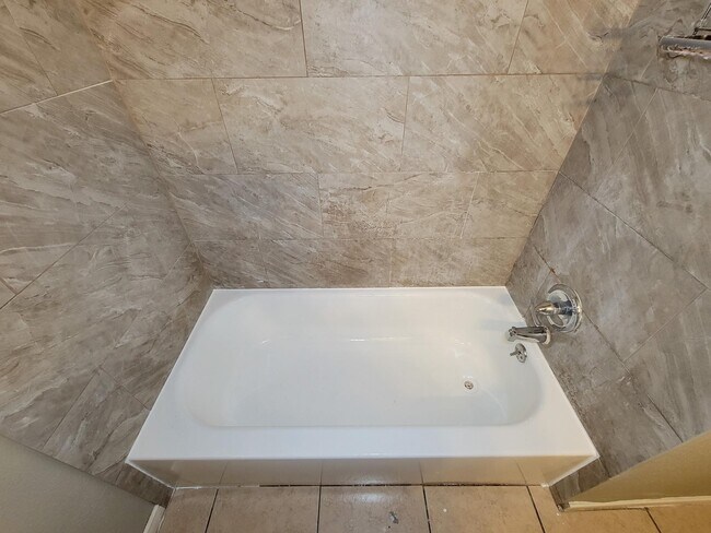 Building Photo - 10117 Dulcimer St