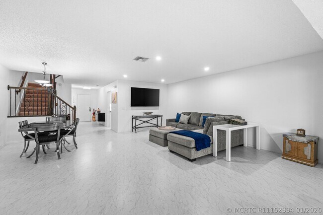 Building Photo - 27 Southport Ln