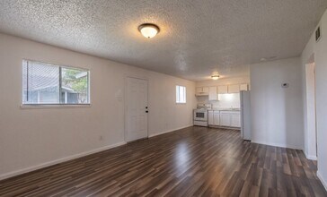 Building Photo - 1010 Behmann St