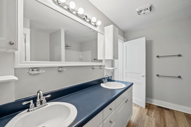 Building Photo - 900 Branch St