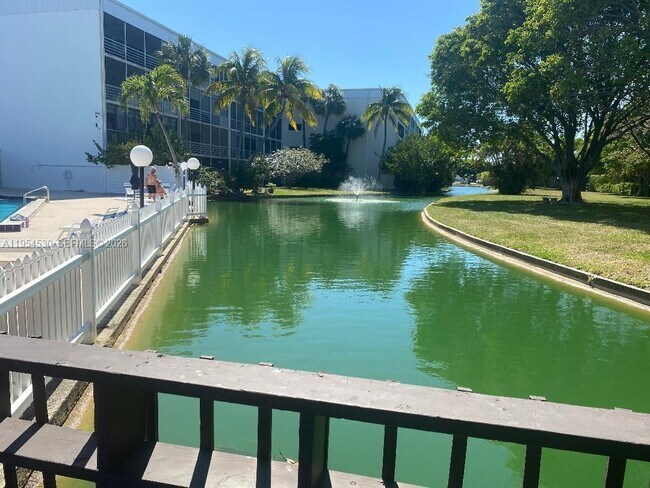 Building Photo - 100 Waterway Dr S