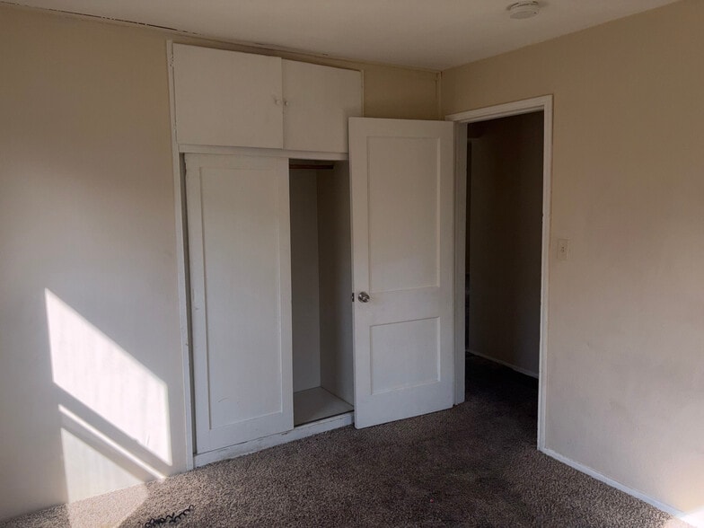 Building Photo - 2408 W Wiswall St