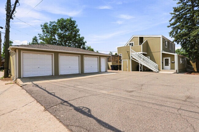 Building Photo - 2 Bed, 1 bath Available!