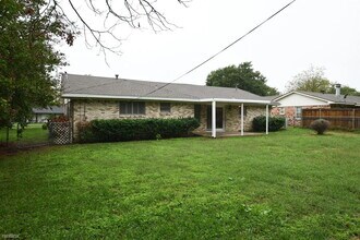 Building Photo - Updated 3BR/2BA Brick Home with Granite Kitchen & Fenced Yard — Kaufman ISD