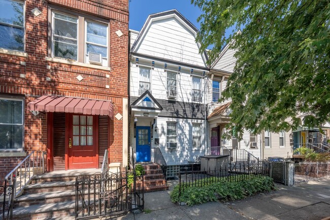 Primary Photo - 25 Milton Ave