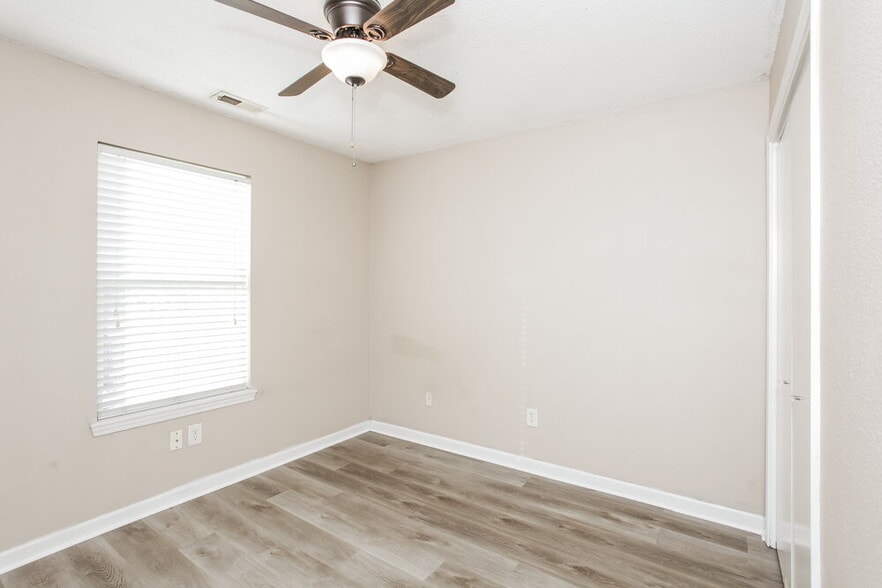 Building Photo - 7621 Blue Willow Dr