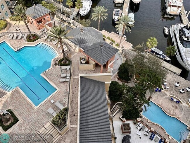 Building Photo - 1010 Seminole Dr