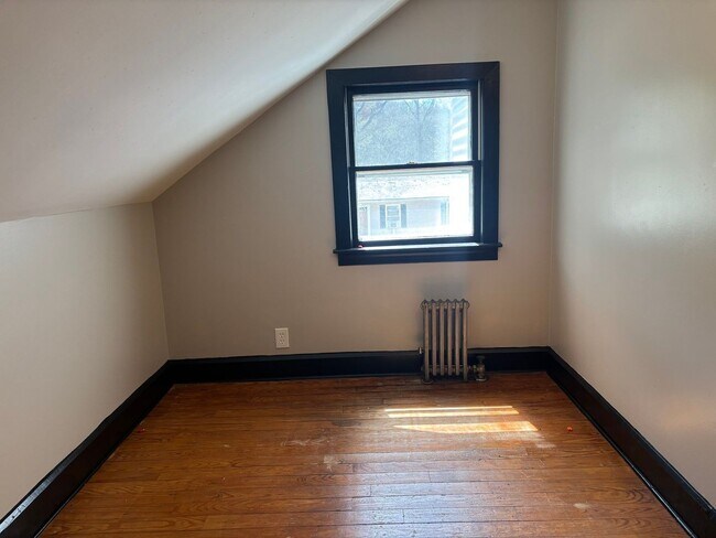 Building Photo - 576 Abbott Ave