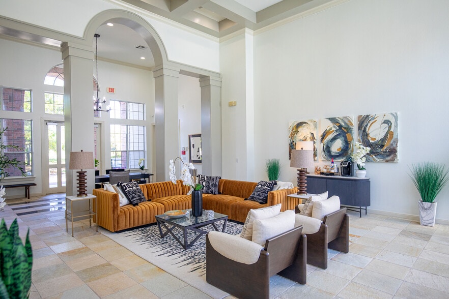 Building Photo - Whitney at the Heights