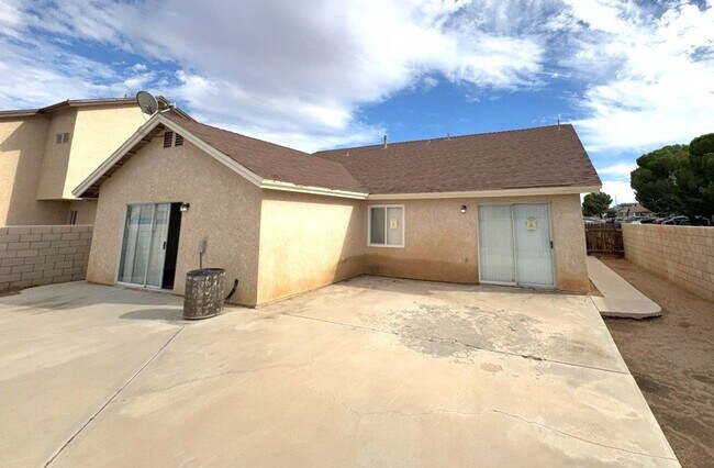 Building Photo - 13654 Opal Cir