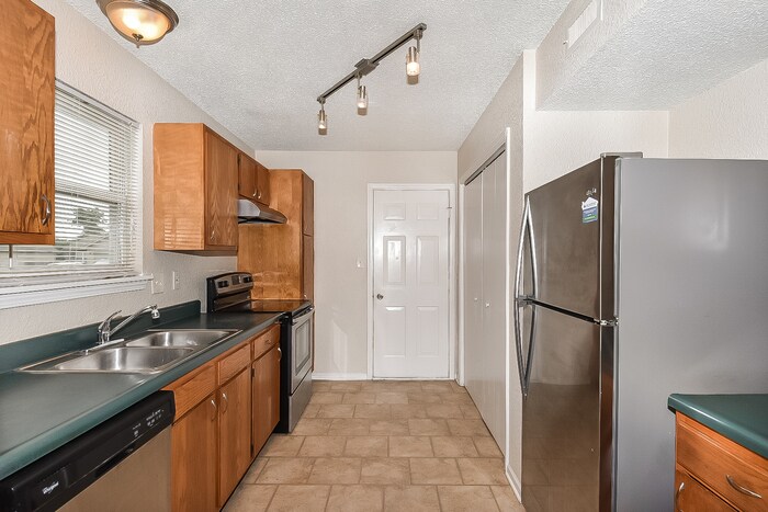 Building Photo - 3606 Black Locust Dr