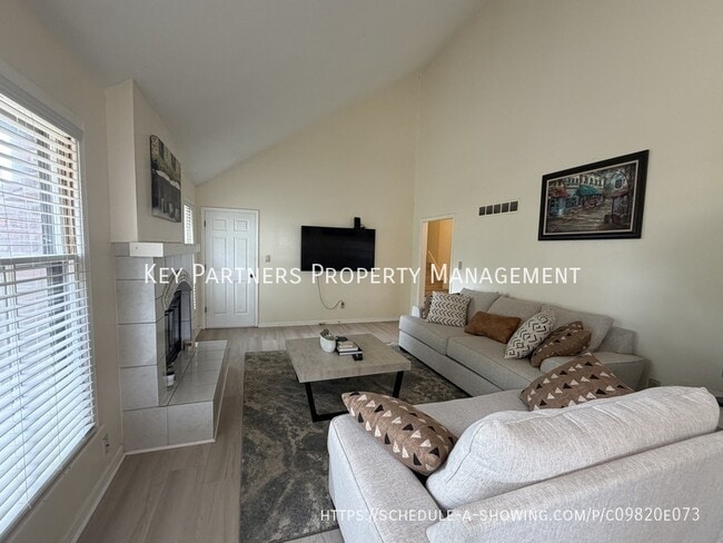 Building Photo - 6501 Long-