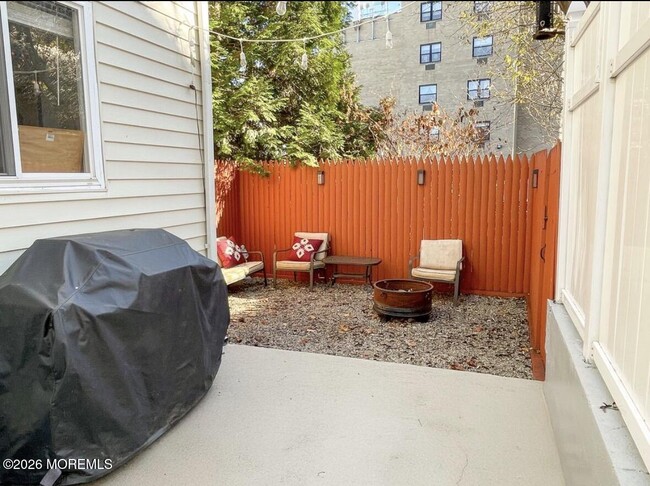 Building Photo - 227 Shore Dr