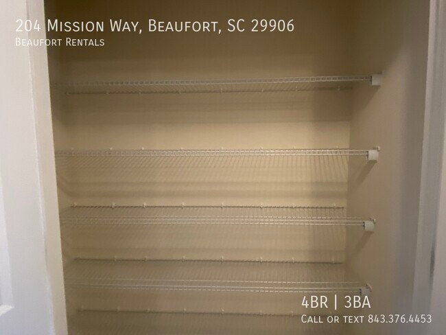 Building Photo - 204 Mission Way