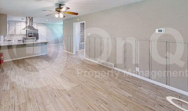 Building Photo - 1511 University Dr