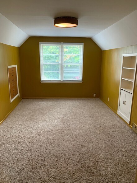 Building Photo - 409 W Arrowhead Rd