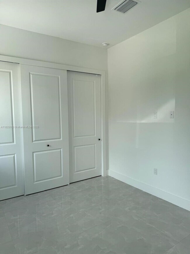 Building Photo - 2807 Leeland Heights Blvd