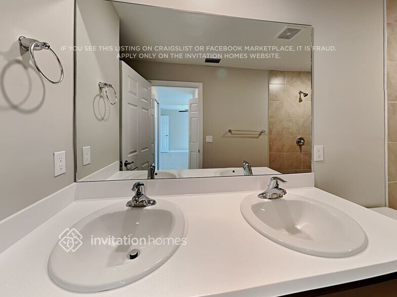 Building Photo - 792 SW Babbit Dr