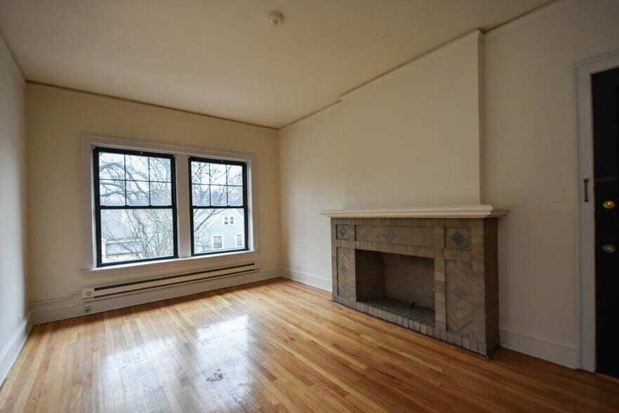 Building Photo - 805 Dempster St