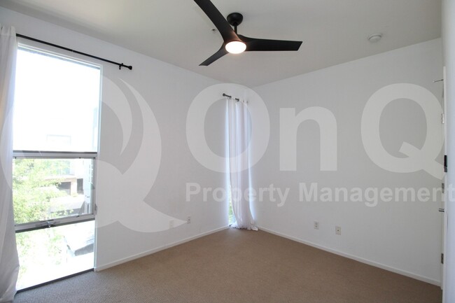 Building Photo - 7047 E Earll Dr